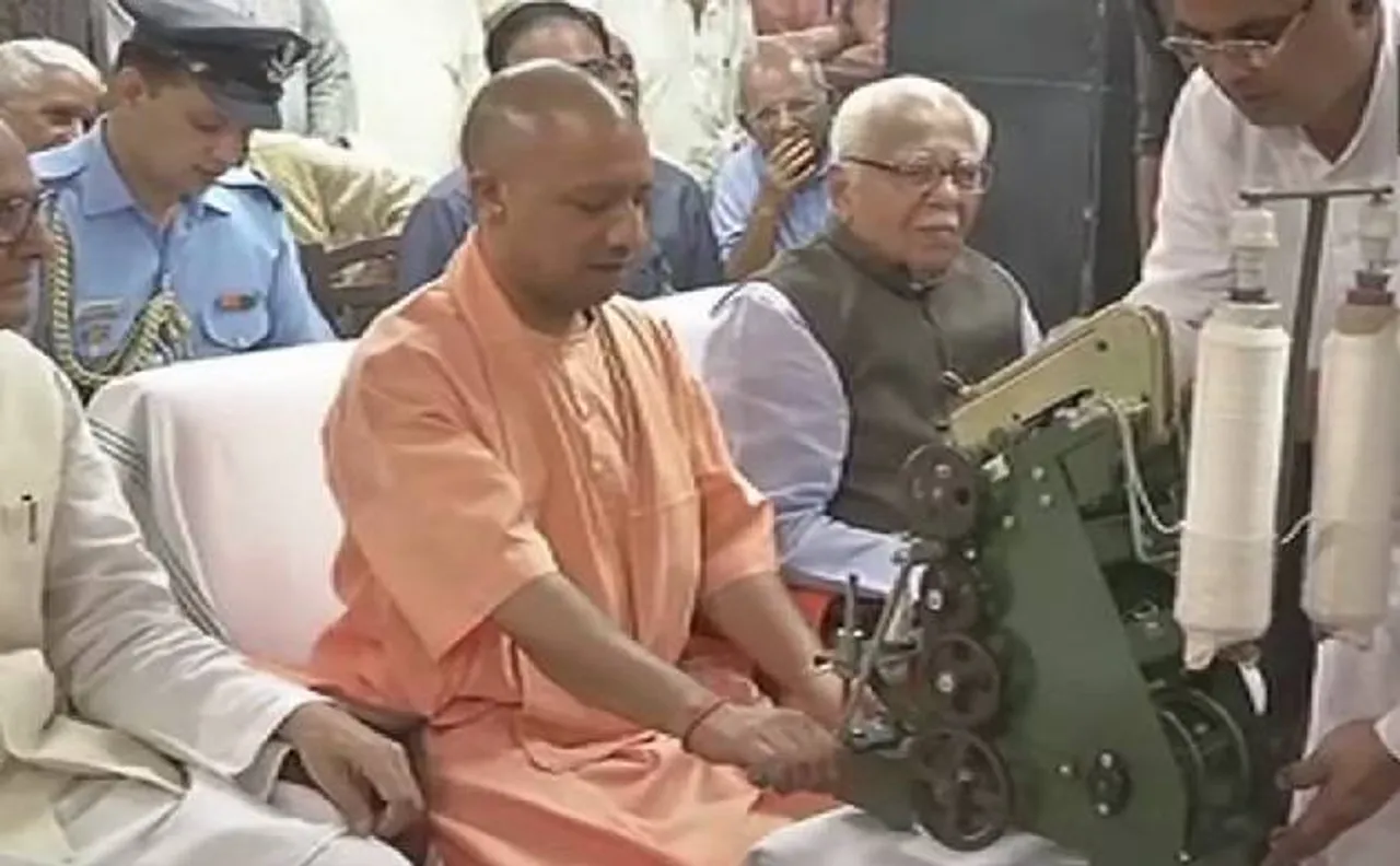 गांधी जयंती: सीएम योगी आदित्यनाथ ने राष्ट्रपिता को किया याद, चलाया चरखा