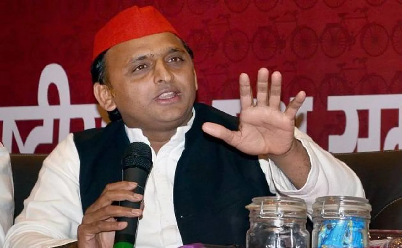 शिवपाल के लिए अखिलेश के तेवर नरम, बोले-अधिवेशन के लिए चाचा ने दिया अशीर्वाद