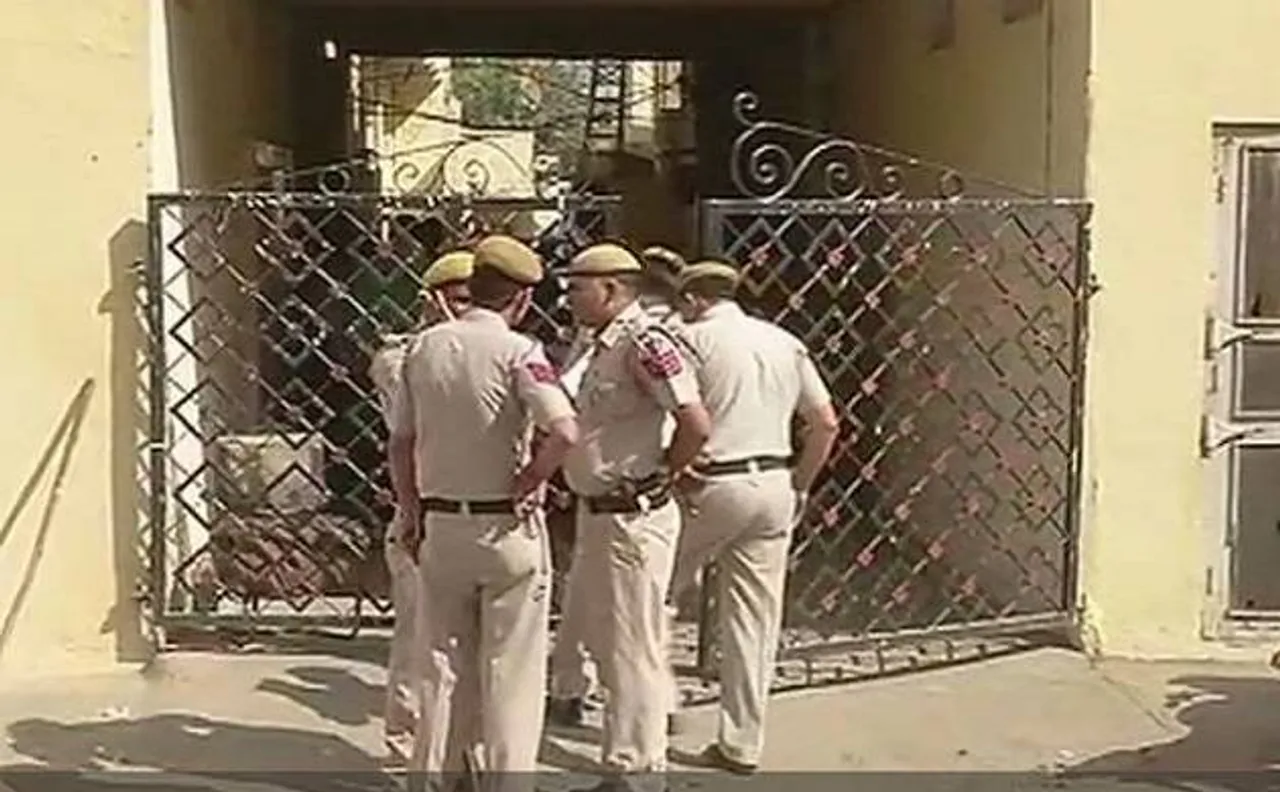 दिल्ली: मानसरोवर पार्क में एक ही परिवार की 4 महिला समेत पांच की हत्या