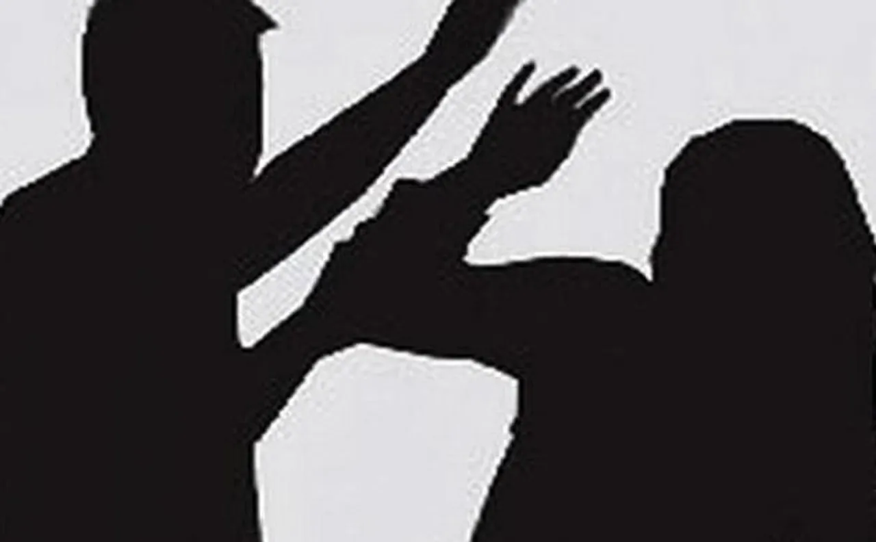 उत्तर प्रदेश: पहले करवाचौथ की कर रही थी तैयारी, तोहफे में साड़ी मांगने पर मिली मौत