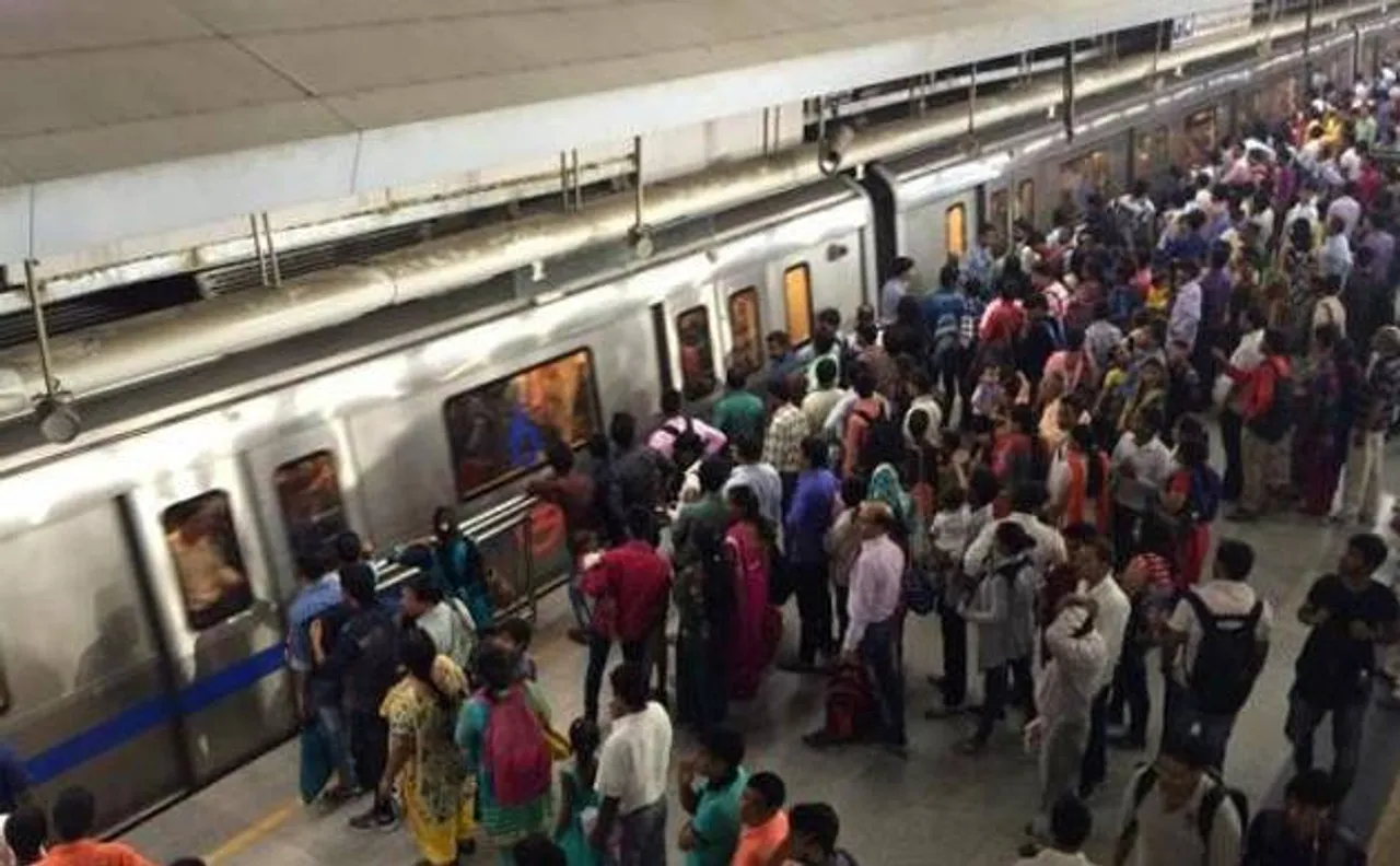 पांच महीनों में दोगुना मेट्रो किराया, आम आदमी को बिल्कुल न भाया
