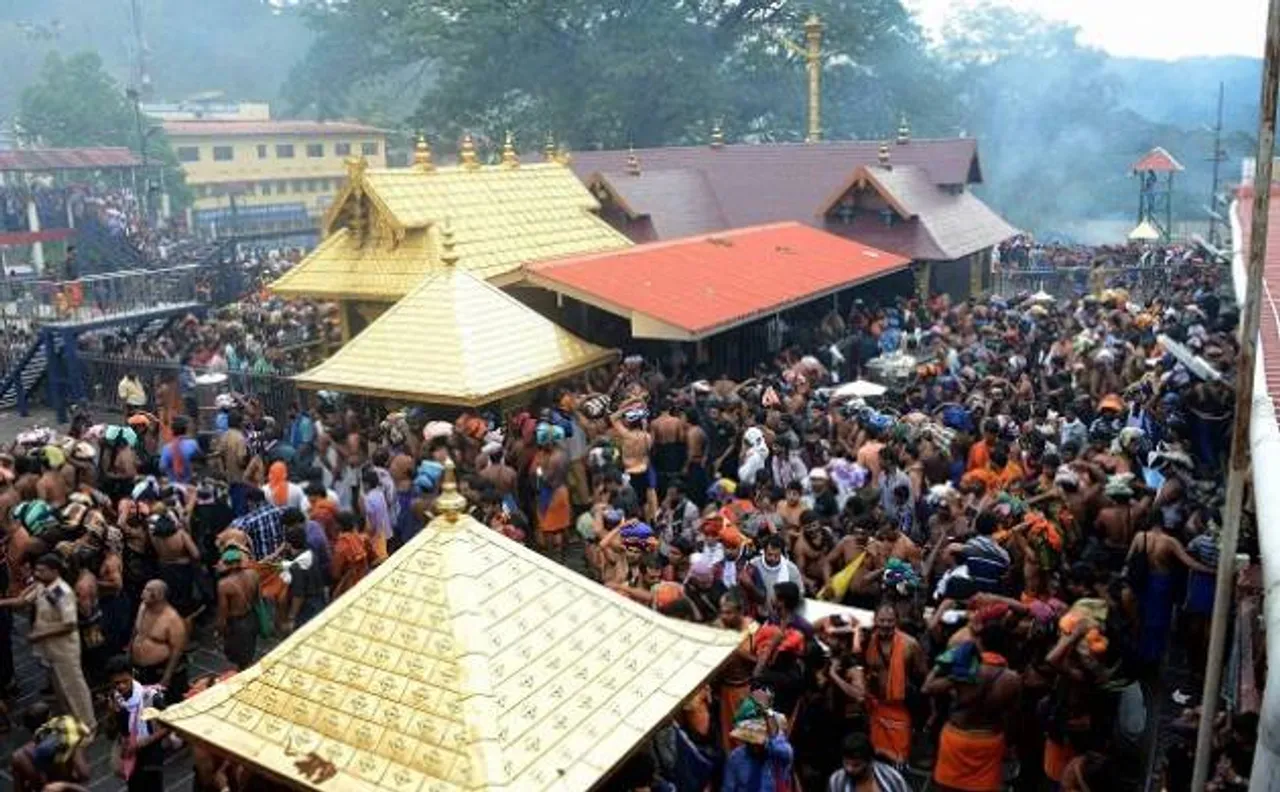 केरल: सबरीमाला मंदिर में महिलाओं के प्रवेश पर अब संवैधानिक पीठ करेगा फैसला