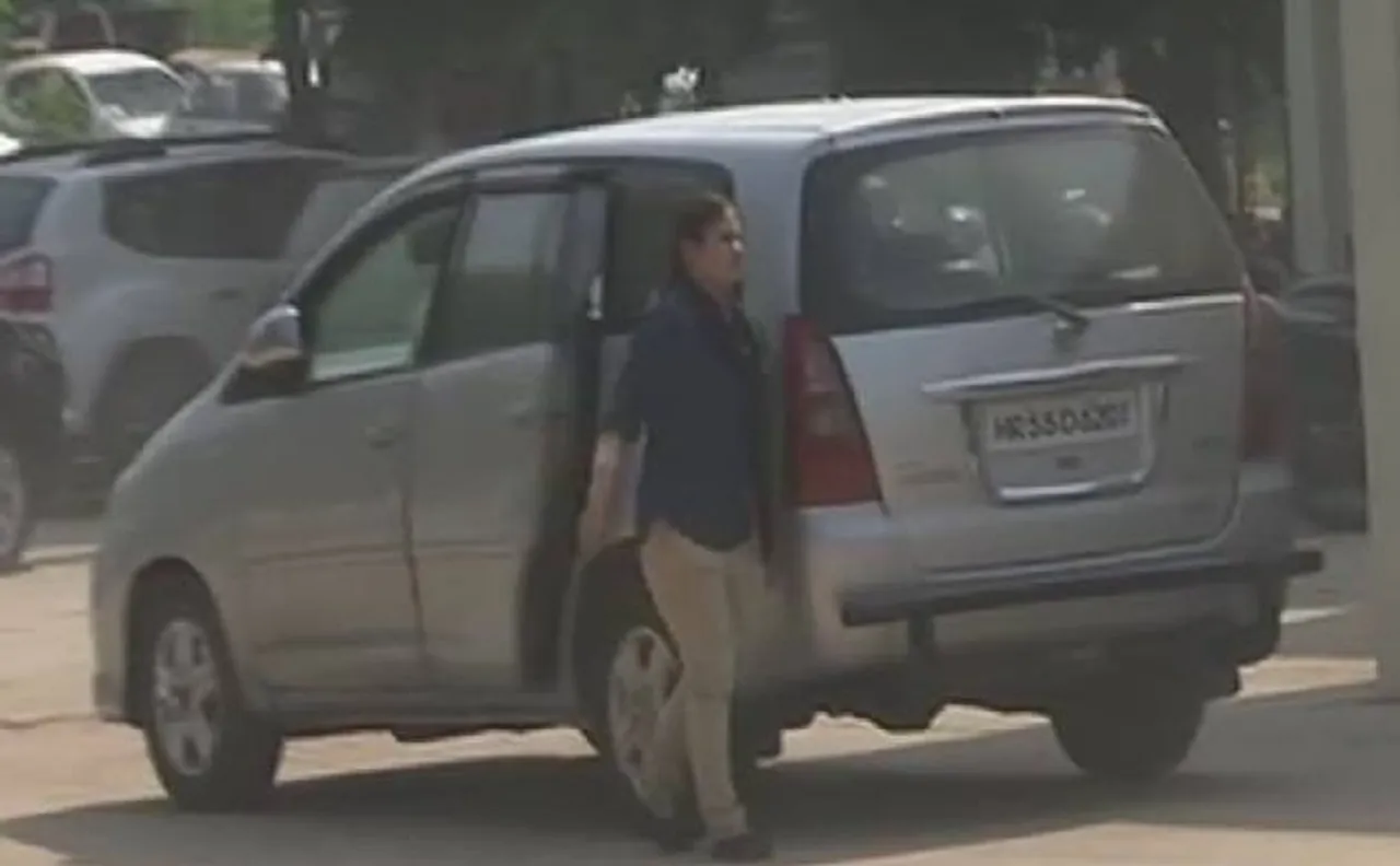 हनीप्रीत के सामने विपासना से एसआईटी की पूछताछ, पुलिस स्टेशन पहुंची डेरा चेयरपर्सन