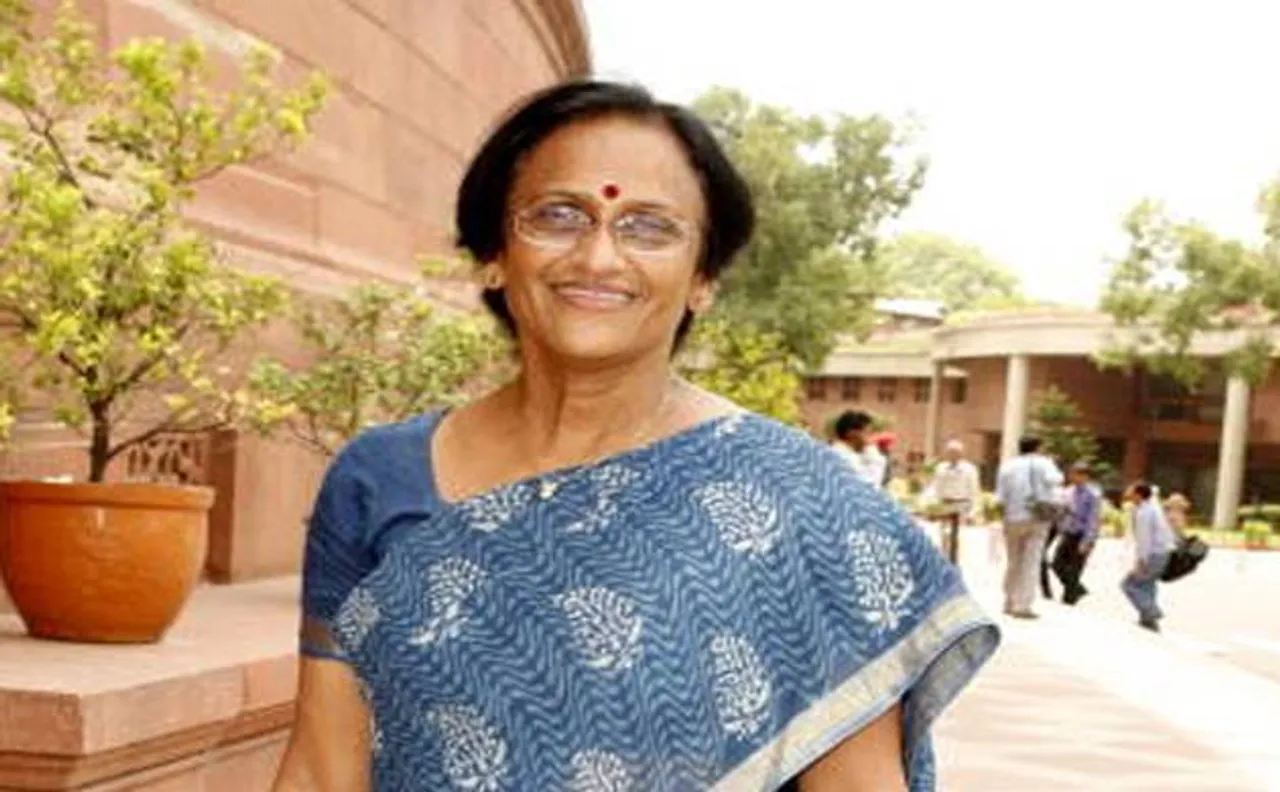 यूपी: मंत्री रीता बहुगुणा के घर के बाहर महिला ने खुद पर डाला केरोसीन, लोगों ने बचाया