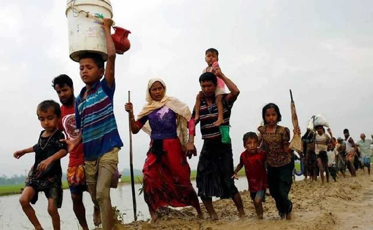 नहीं थमा रोहिंग्या मुस्लिमों का पलायन, अब तक म्यांमार से बांग्लादेश पहुंचे 582,000 शरणार्थी