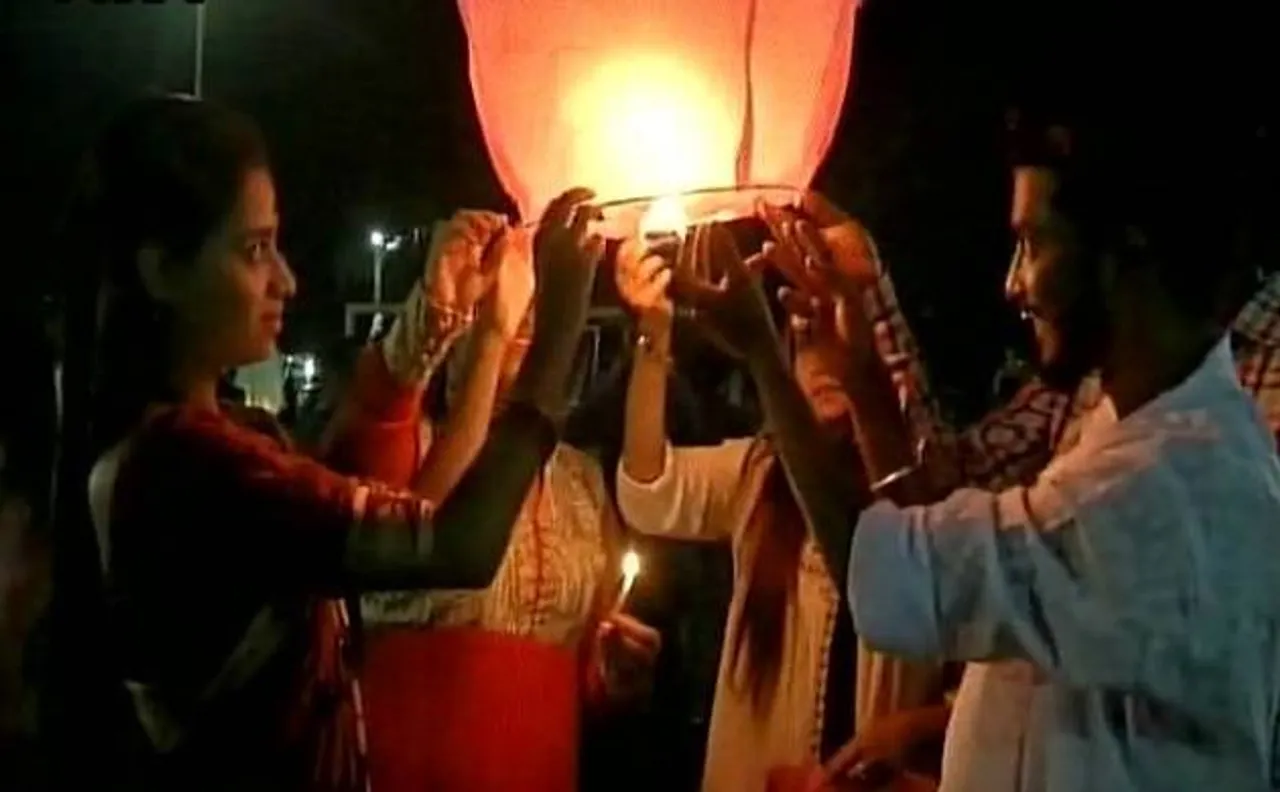 दिवाली पर पटाखों के प्रति सचेत पशु प्रेमी, सिलिगुड़ी के युवाओं ने चलाया जागरुकता अभियान