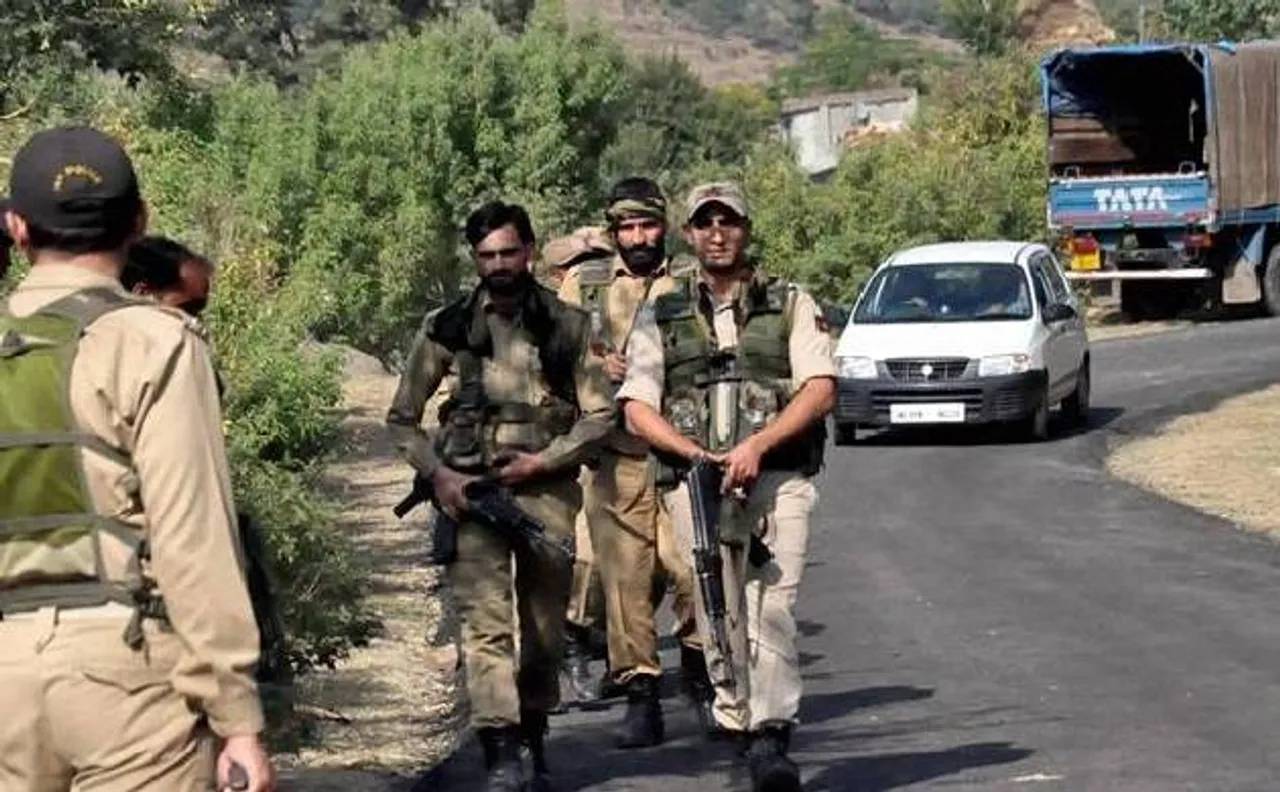 जम्मू-कश्मीर: पुलवामा जिले के त्राल में आतंकियों ने घर में घुसकर पुलिसकर्मी को मारी गोली, मौत