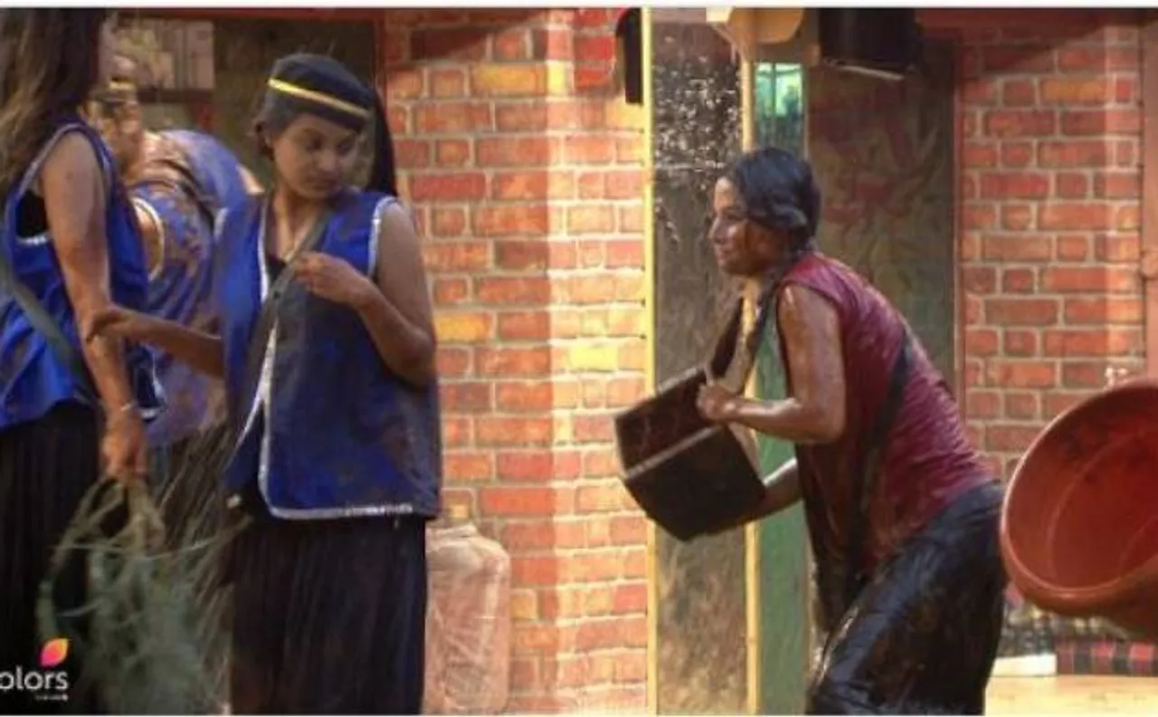 Bigg Boss 11: 'खुल जा सिम सिम' लग्जरी बजट टास्क में एक-दूसरे पर फेंका गोबर और गंदा पानी