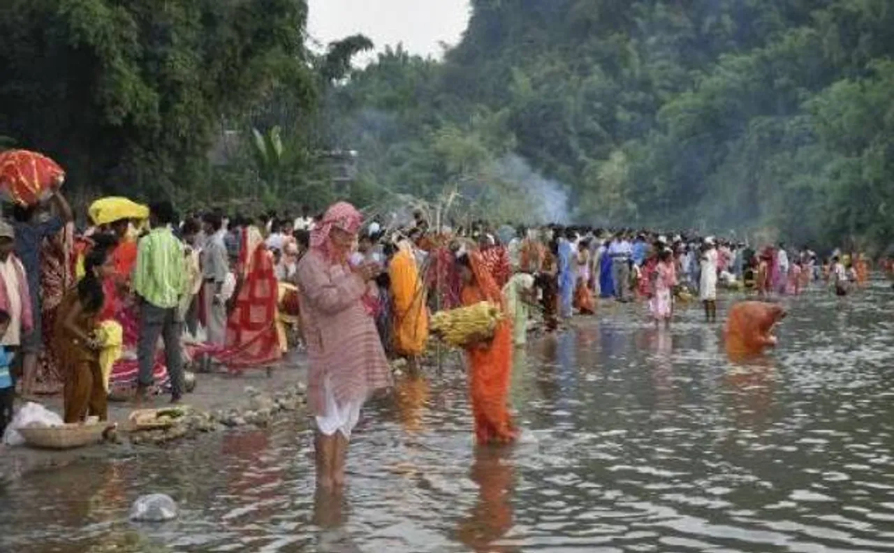आज दिया जाएगा डूबते सूर्य को अर्घ्य, जानिए शुभ मुहूर्त