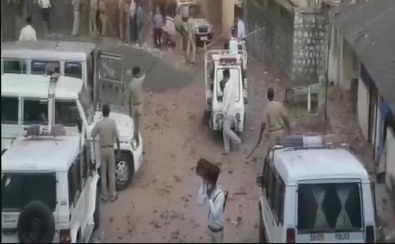 गुजरातः हिरासत में मौत को लेकर हंगामा, पुलिस की गोली से किसान की मौत