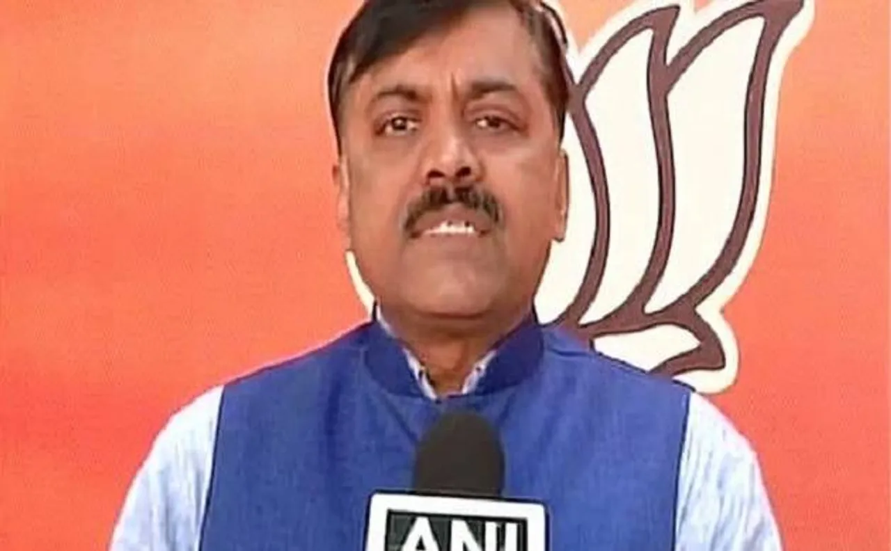 बीजेपी का राहुल गांधी पर निशाना, कहा-अर्थव्यवस्था नहीं कांग्रेस वेंटीलेटर पर है