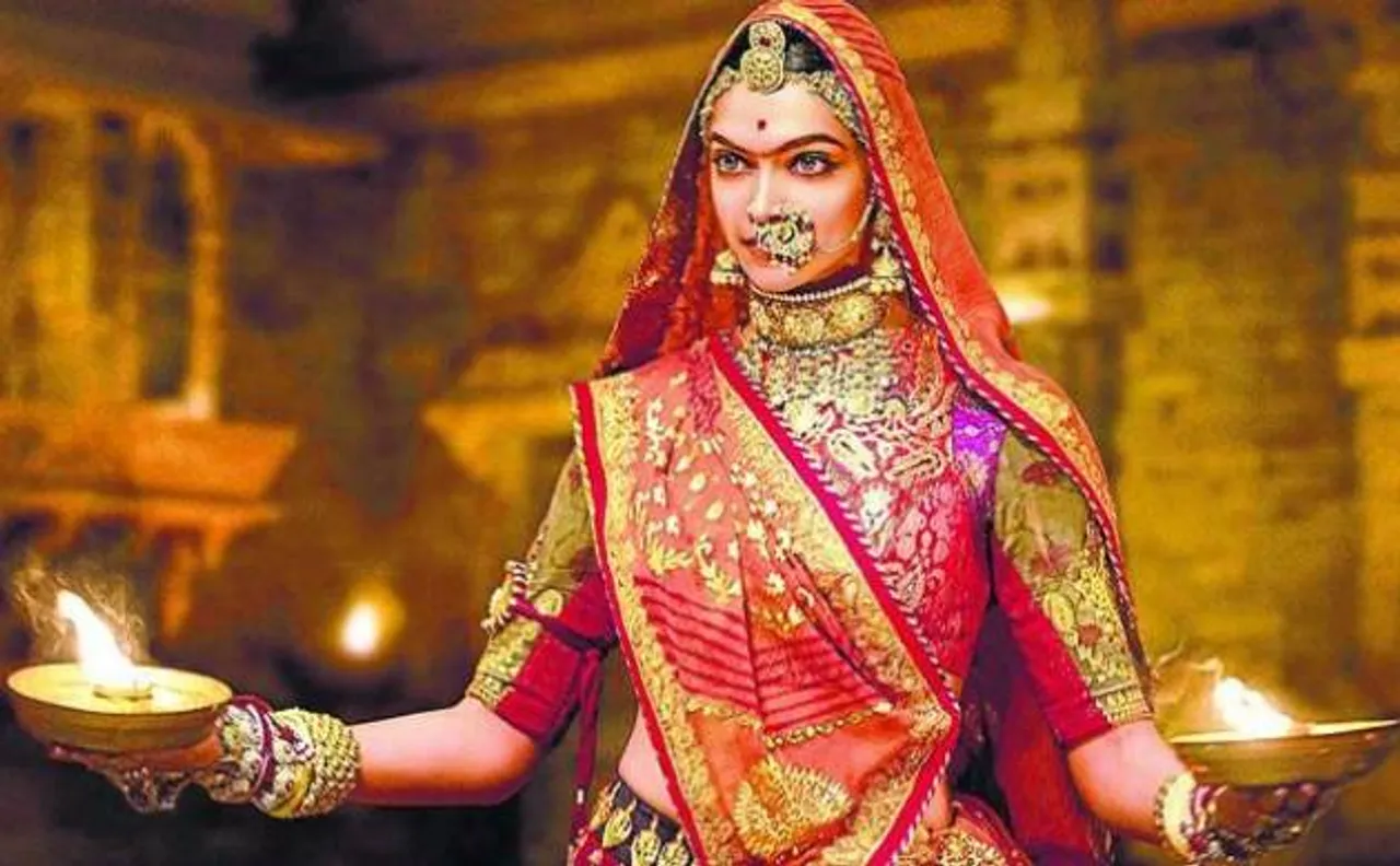'घूमर' गाने में दीपिका पादुकोण के डांस की कायल हुई माधुरी दीक्षित