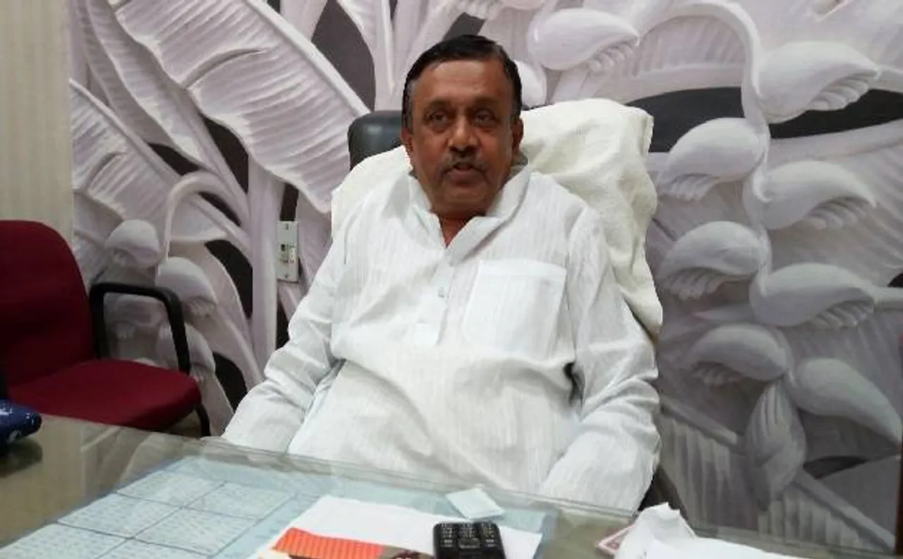 अस्पताल में भर्ती 50 महिलाओं की खराब हालत पर बोले स्वास्थ्य मंत्री- घटना की जानकारी नहीं