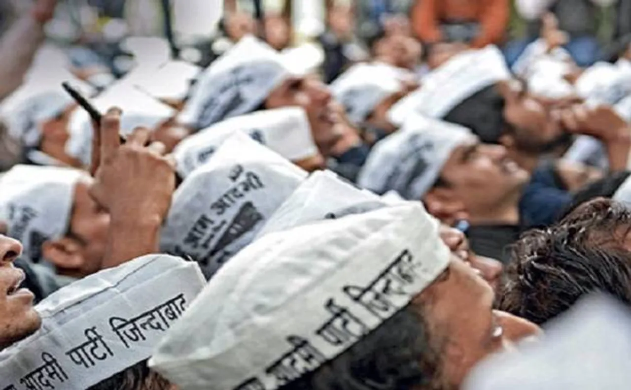 गुजरात चुनाव: आप नेता वंदना पटेल समेत 100 कार्यकर्ता कांग्रेस में हुए शामिल