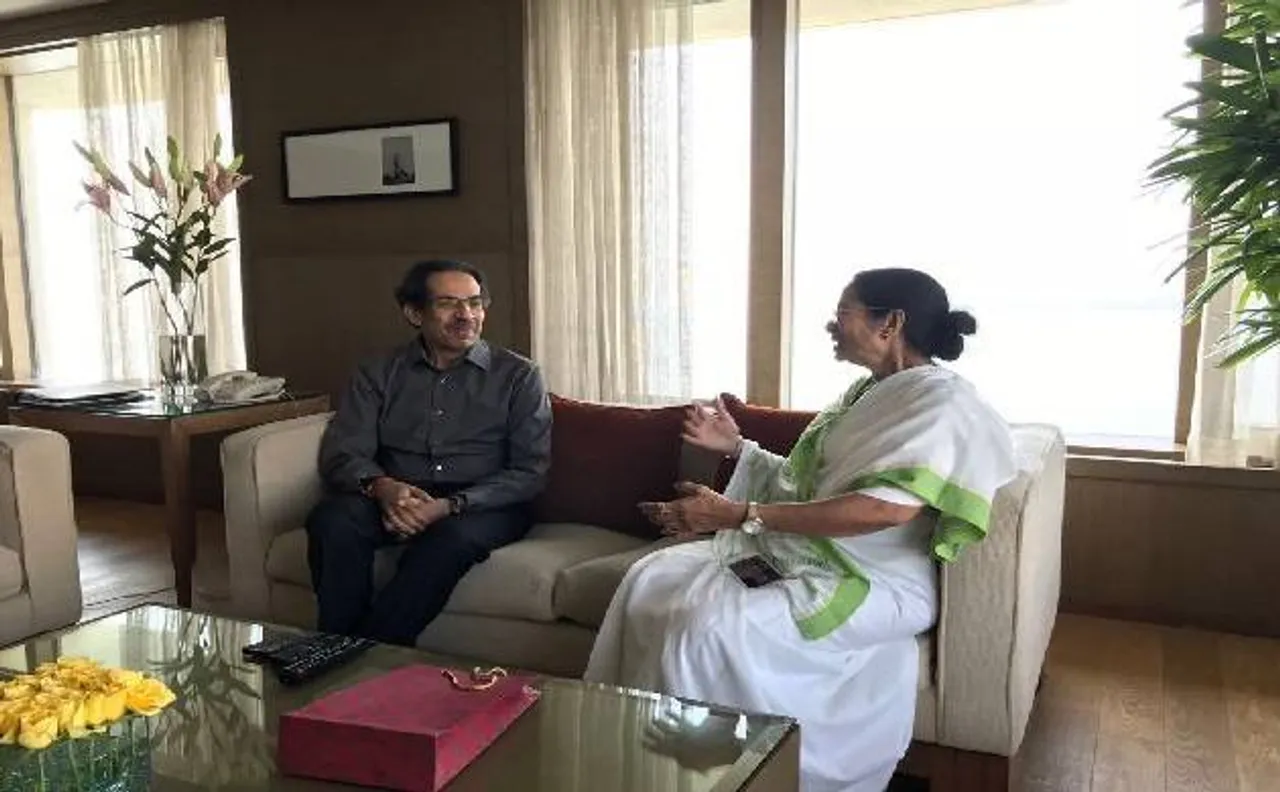 ममता बनर्जी की शिवसेना प्रमुख से मुलाकात, उद्धव के साथ आदित्य ठाकरे भी थे मौजूद