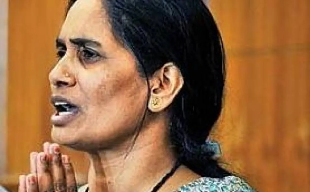 निर्भया की मां ने की राहुल गांधी की तारीफ, कहा-उनकी मदद से ही पायलट बना बेटा