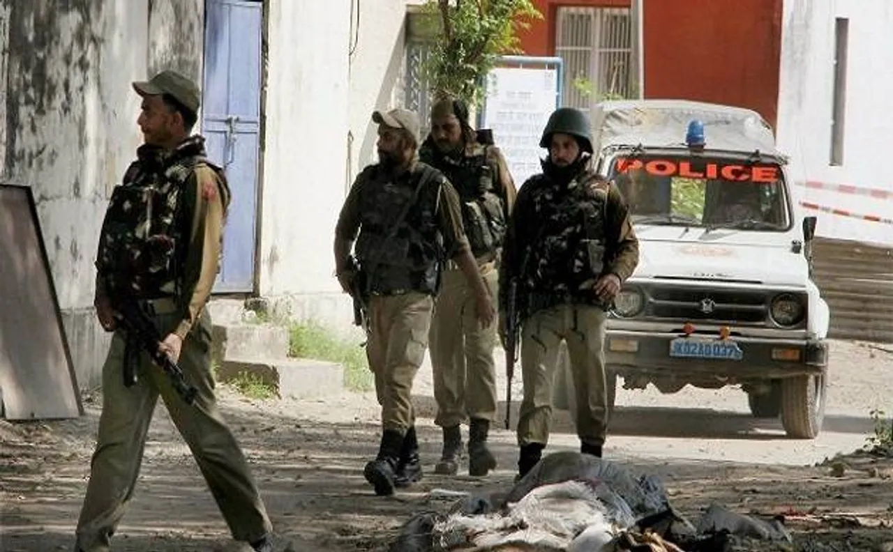 जम्मू-कश्मीर: शोपियां के इमाम साहब में पुलिस गश्ती दल पर आतंकी हमला