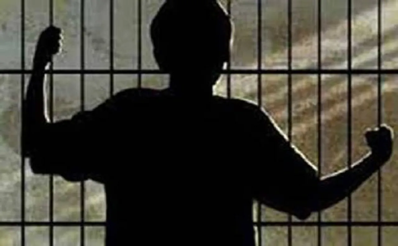 दिल्ली: चोरी के इल्जाम में दो नाबालिगों की निर्मम पिटाई, वीडियो हुआ वायरल
