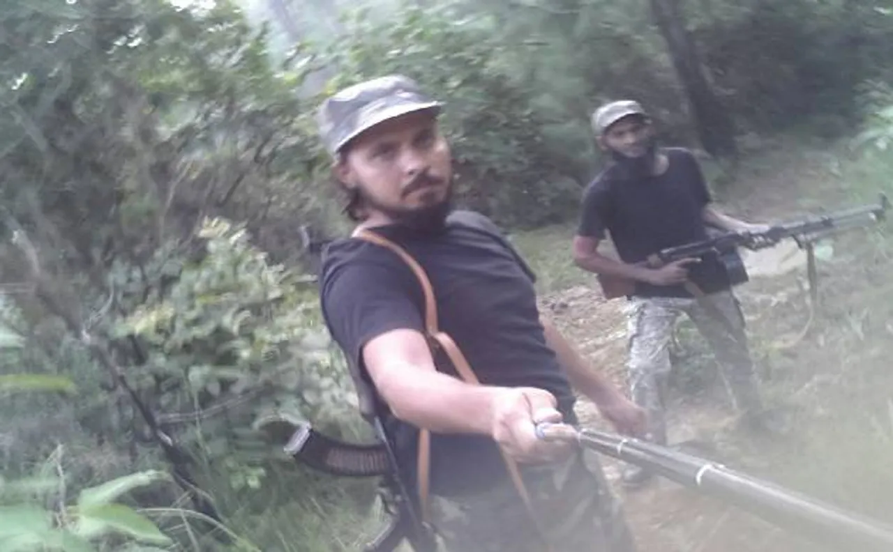 जम्मू-कश्मीर: पुलवामा मुठभेड़ पर पुलिस का बयान, मारा गया मसूद अजहर का भतीजा