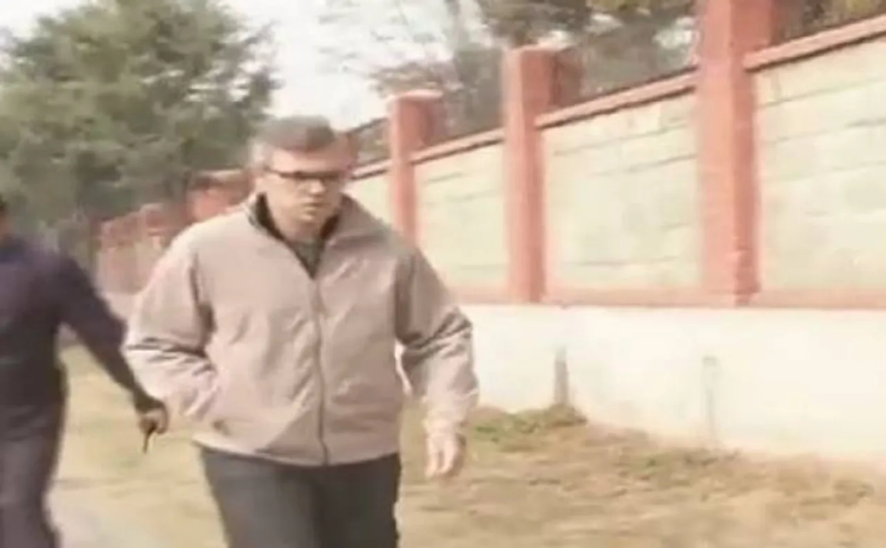 जम्मू-कश्मीर: केंद्र के विशेष दूत दिनेश्वर शर्मा ने उमर अब्दुल्ला से की मुलाकात