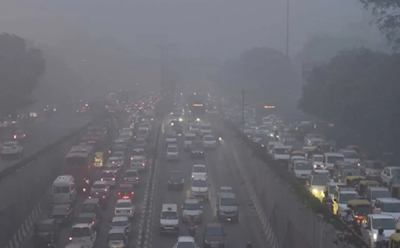 दिल्ली की हवा में घुला जहर, यहां सांस लेने का मतलब रोज 50 सिगरेट पीना