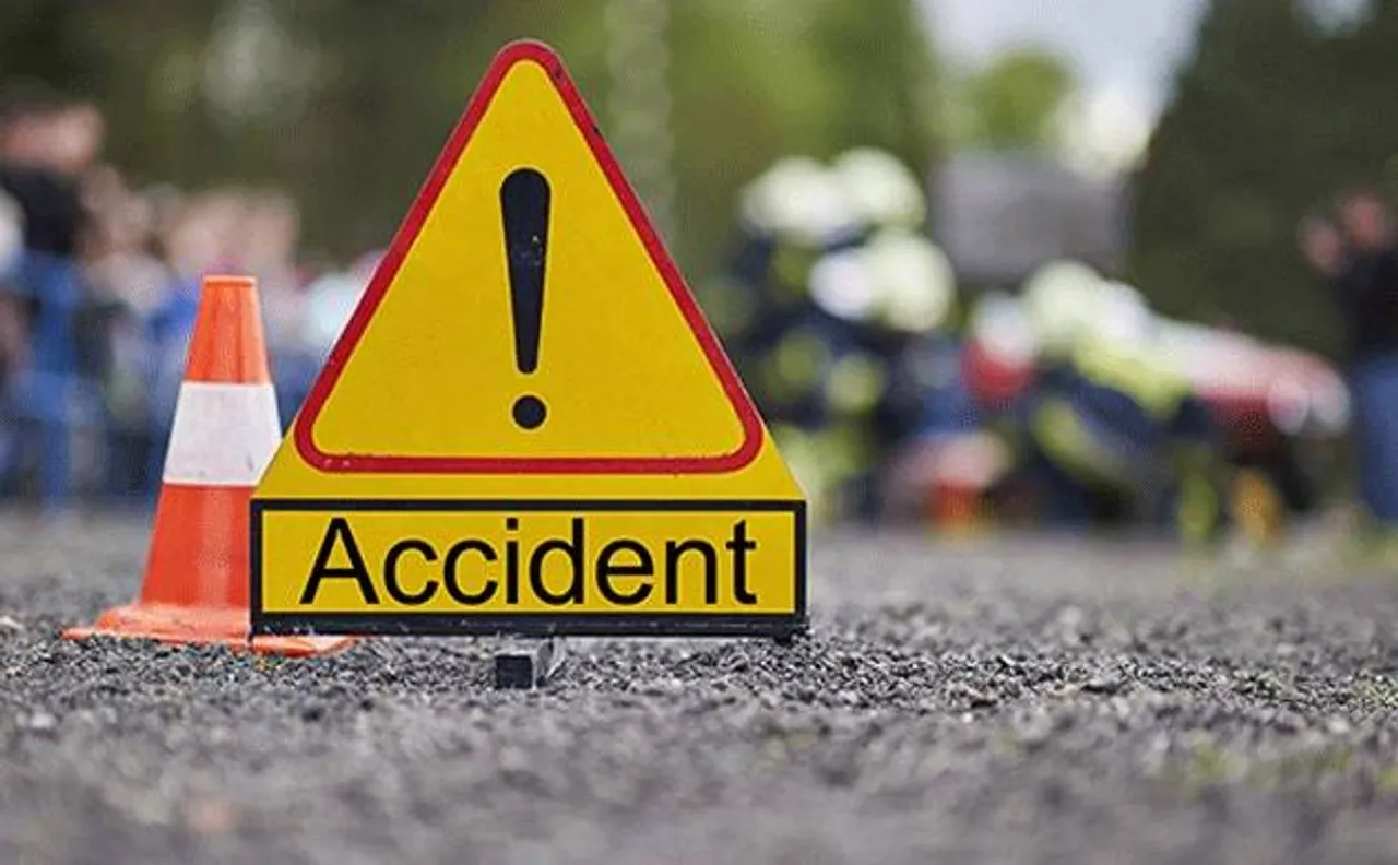 पाकिस्तान में बस खाई में गिरने से 22 की लोगों की मौत, 51 घायल