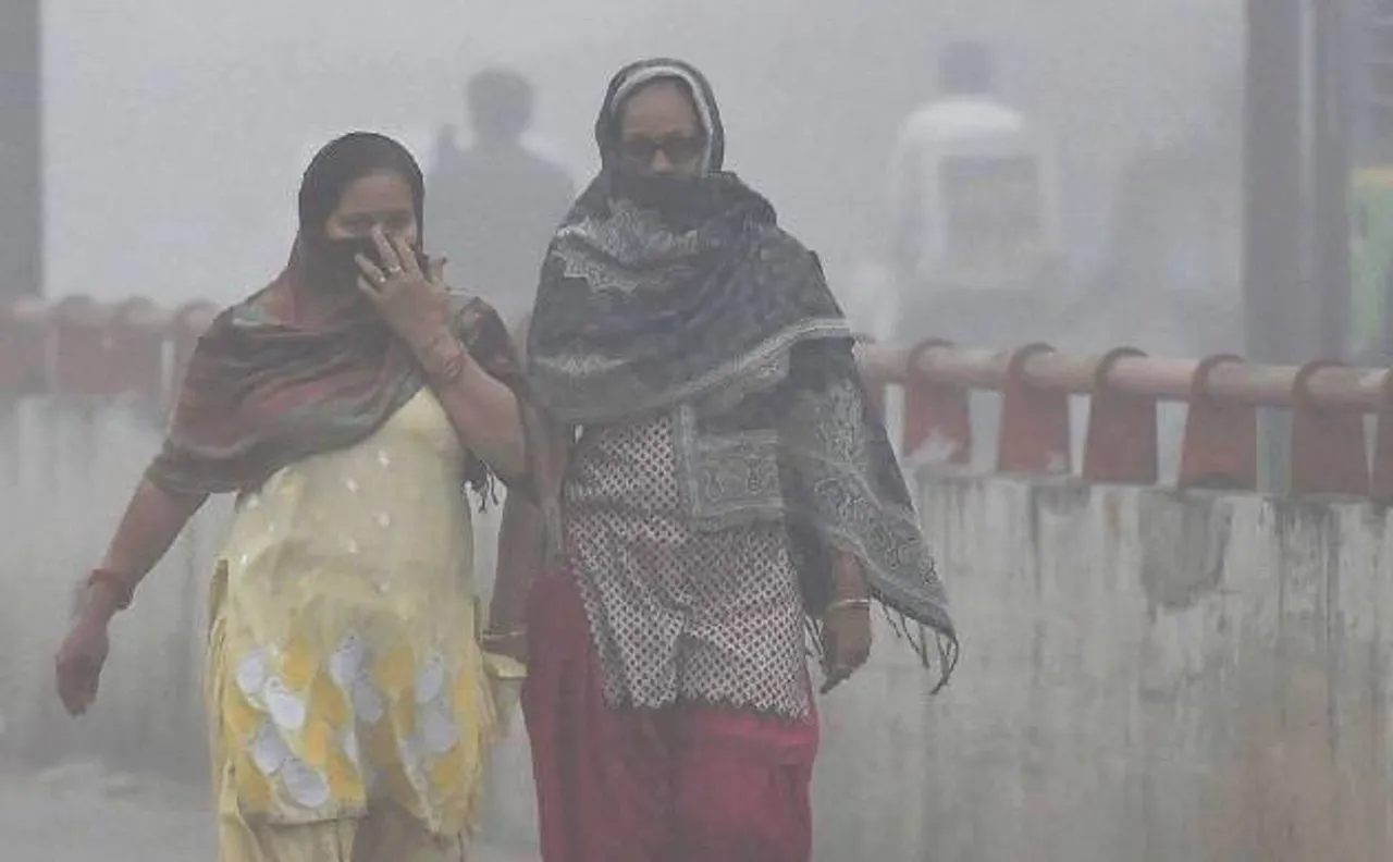 दिल्ली प्रदूषण: हेलिकॉप्टर से छिड़काव के लिए पवन हंस तैयार