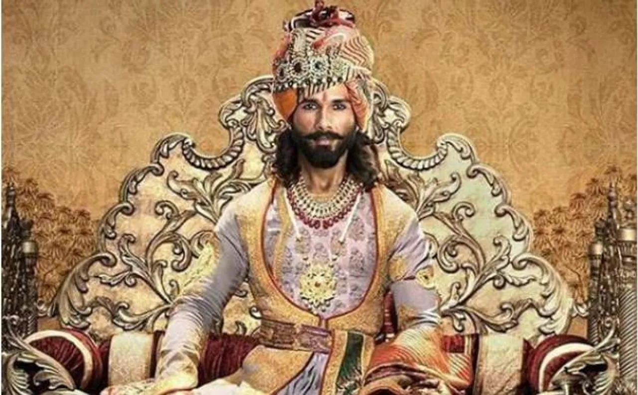 'पद्मावती' विवाद के बीच जारी हुआ शाहिद कपूर का नया पोस्टर, शाही अंदाज में आए नजर