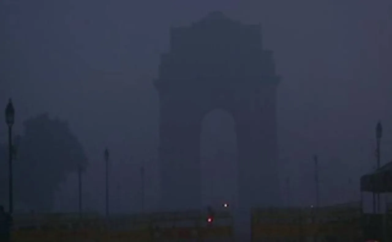 दिल्ली एनसीआर में धुंध का असर, रेल यातायात प्रभावित