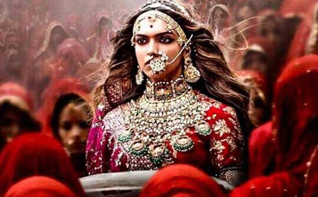 'पद्मावती' पर भारी पड़ा विवाद, निर्माता ने आगे बढ़ाई रिलीज डेट