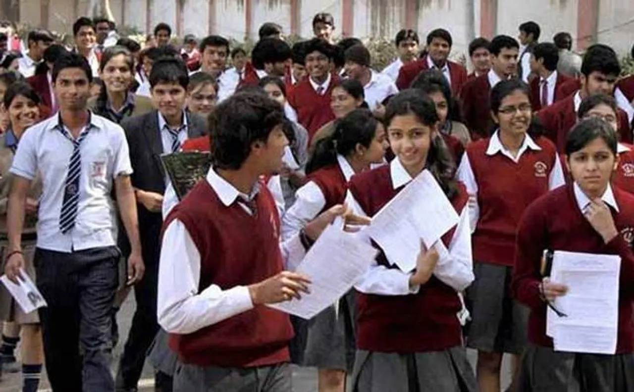 स्टूडेंट्स सावधान! अब एग्जाम ब्रेक में आएगी कमी, फरवरी की जगह मार्च में होंगी CBSE बोर्ड परीक्षाएं