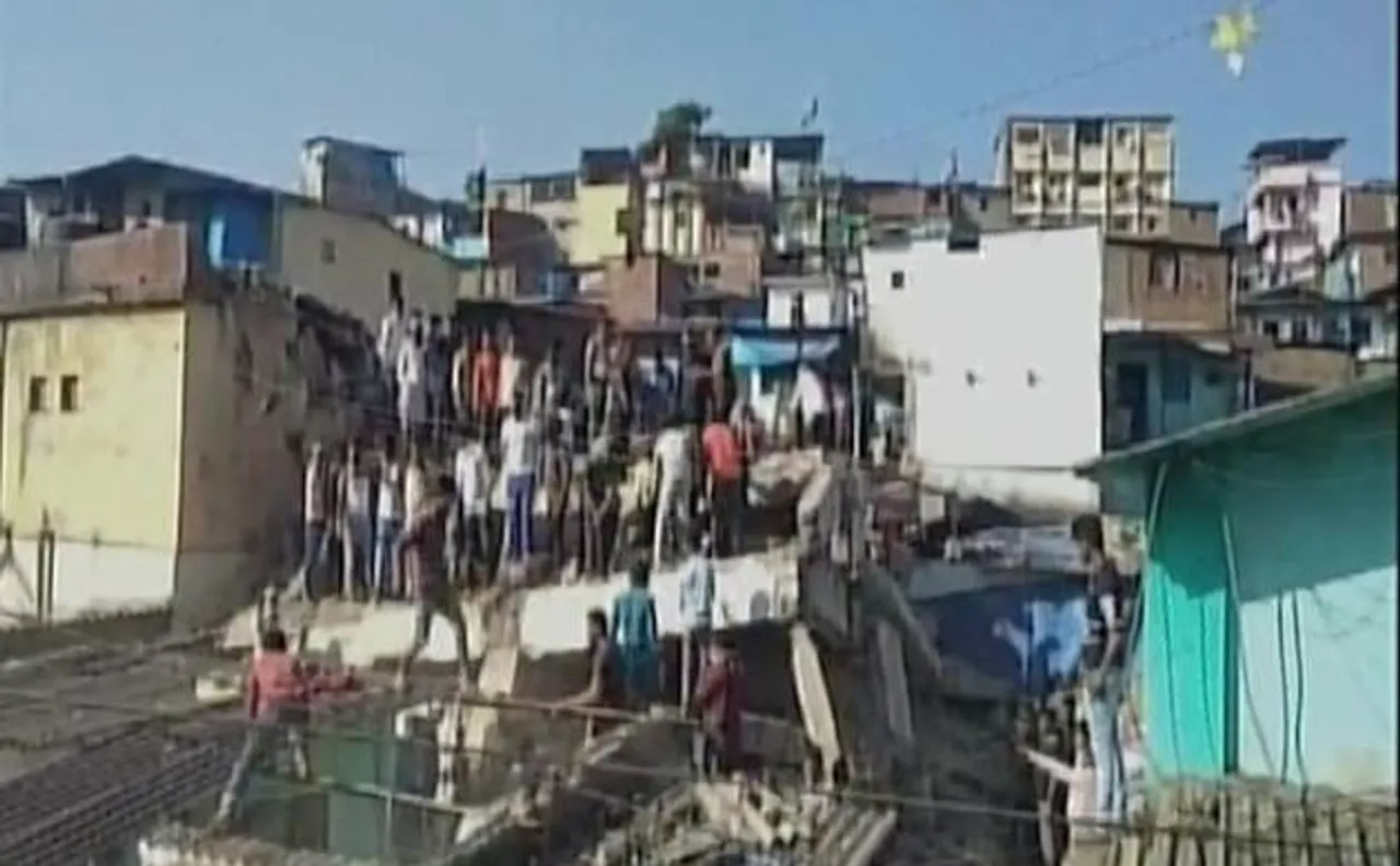 महाराष्ट्र: भिवंडी में 3 मंजिला इमारत गिरी, एक की मौत, कई के फंसे होने की आशंका