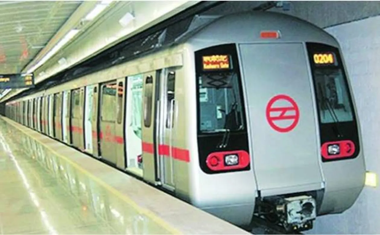 दिल्ली मेट्रो का एक और झटका, जनवरी से फिर बढ़ सकता है किराया