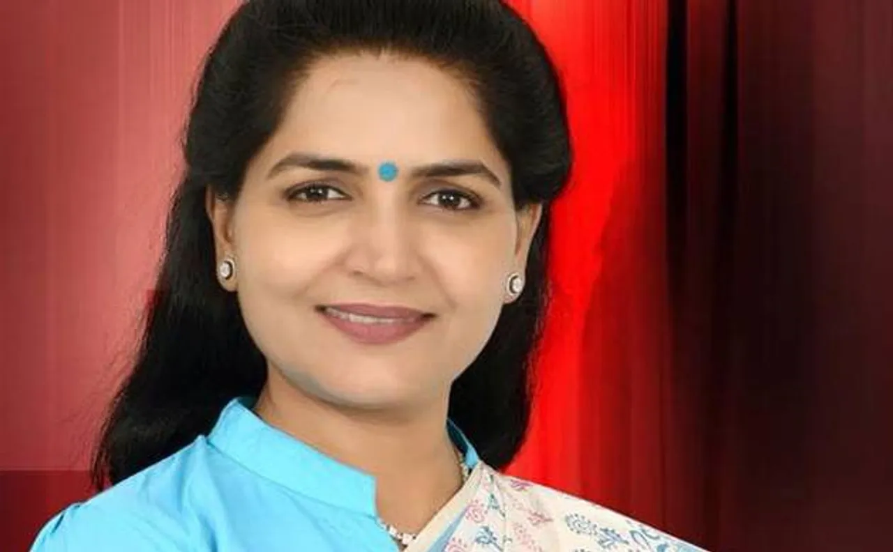 चुनाव से पहले गुजरात कांग्रेस प्रवक्ता रेखा बेन चौधरी ने पार्टी से दिया इस्तीफा