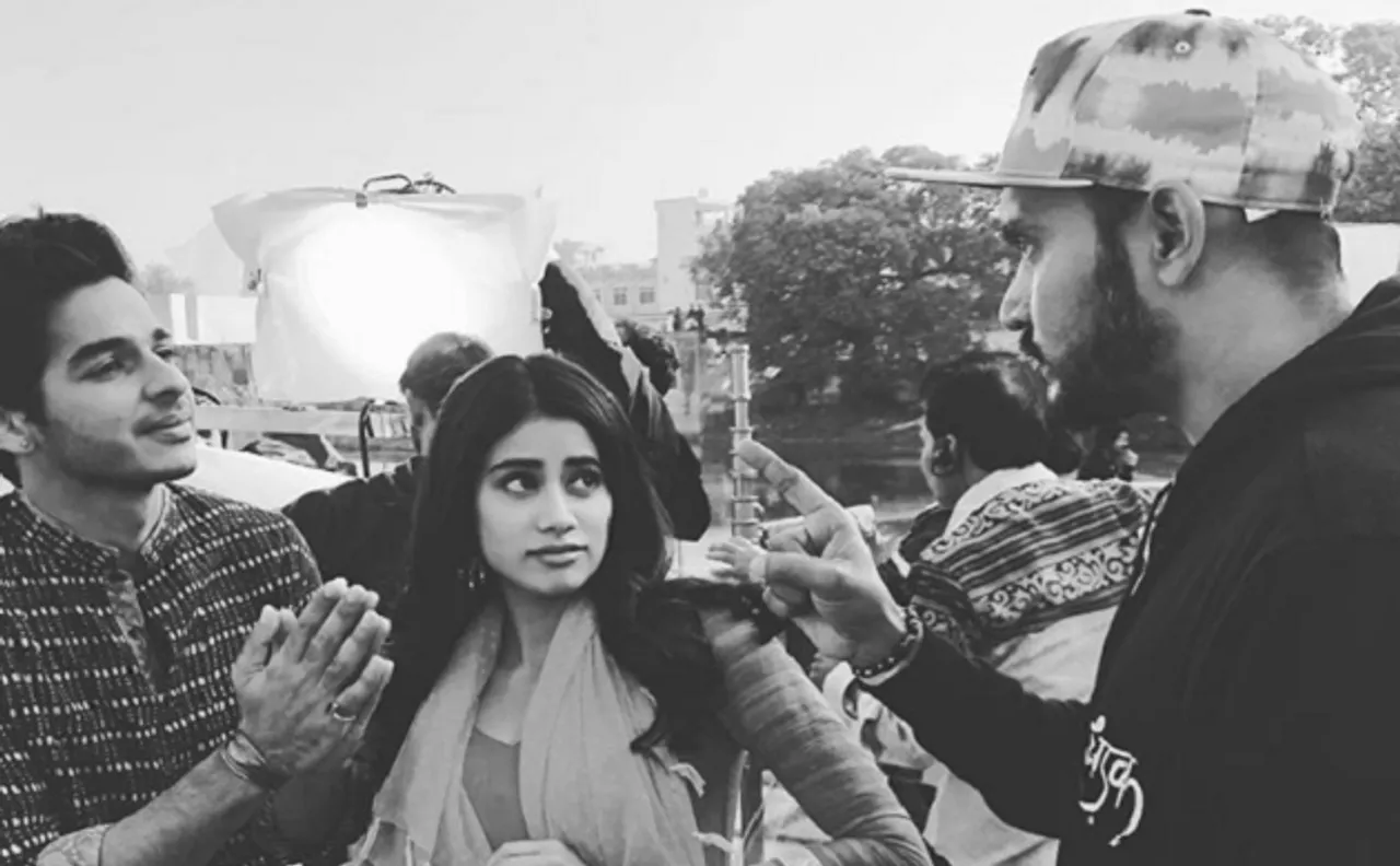 See Pics: जब 'धड़क' के सेट पर जाह्नवी कपूर को पड़ी डांट, शाहिद के भाई  ईशान खट्टर ने जोड़े हाथ