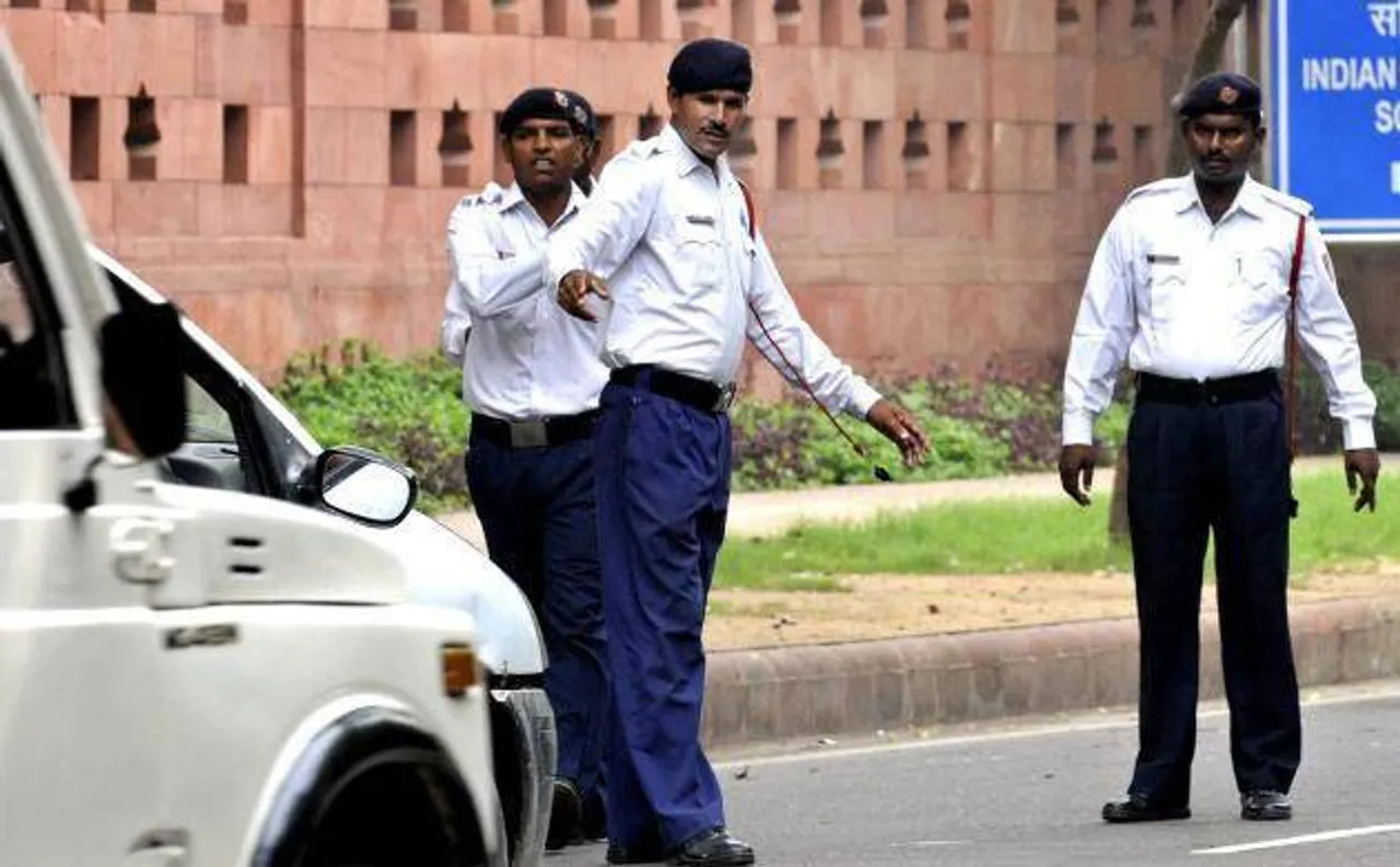 जानें अपने अधिकार: ट्रैफ़िक हवलदार नहीं निकाल सकता आपके गाड़ी की चाबी