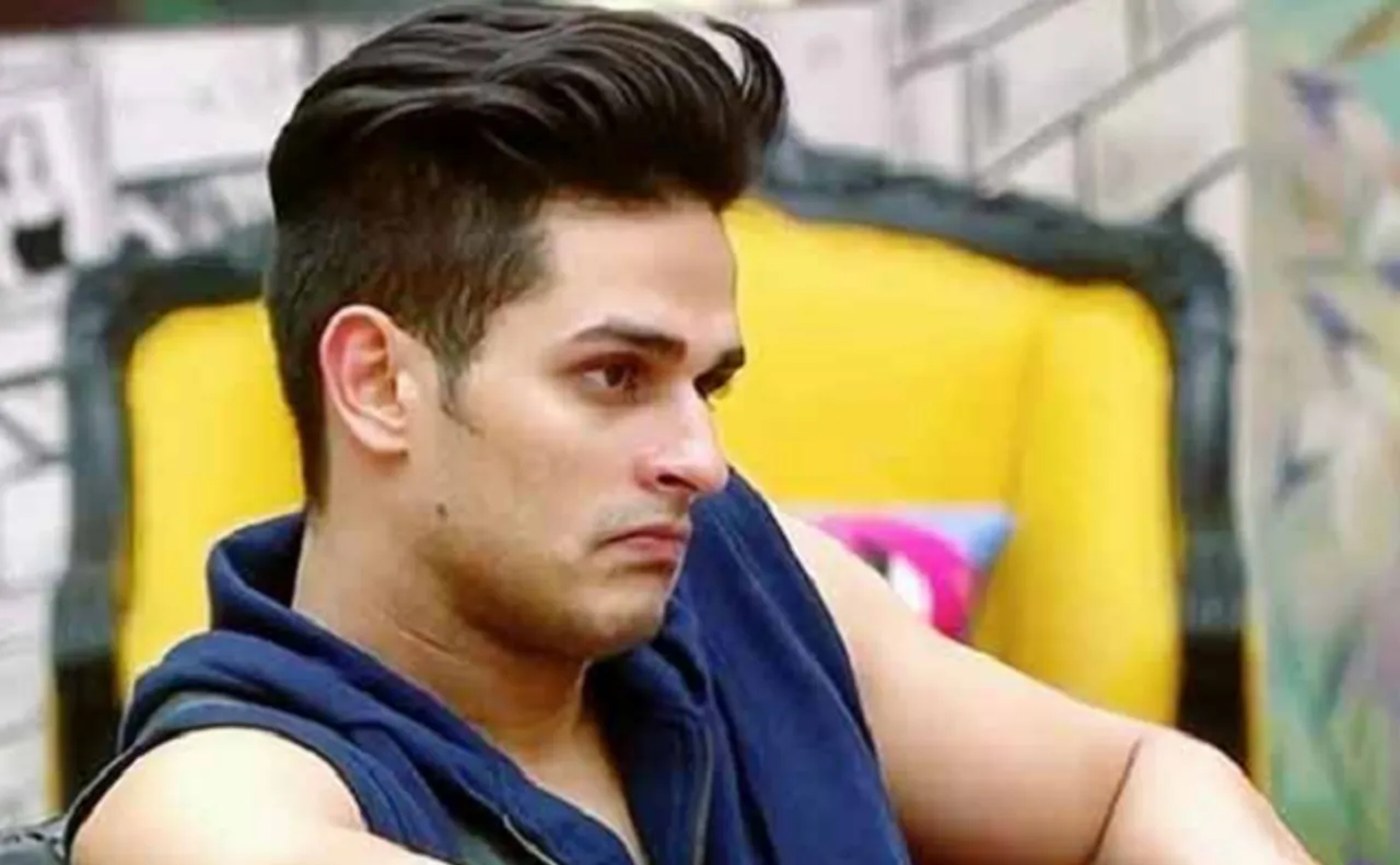 Bigg Boss 11: प्रियांक ने अपनी खास दोस्त को किया अश्लील इशारा, विकास ने लगाई फटकार