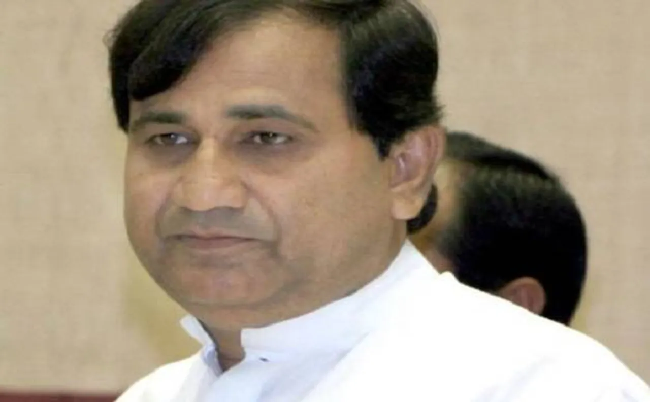 गुजरात ओपिनियन पोल पर कांग्रेस नेता शकील अहमद का आरोप, सभी चैनल पैसे लेकर कर रहे हैं सर्वे
