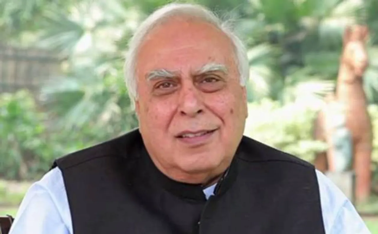 अयोध्या विवाद: सुन्नी वक्फ बोर्ड ने सिब्बल की दलील को बताया गलत, बीजेपी ने कांग्रेस पर साधा निशाना
