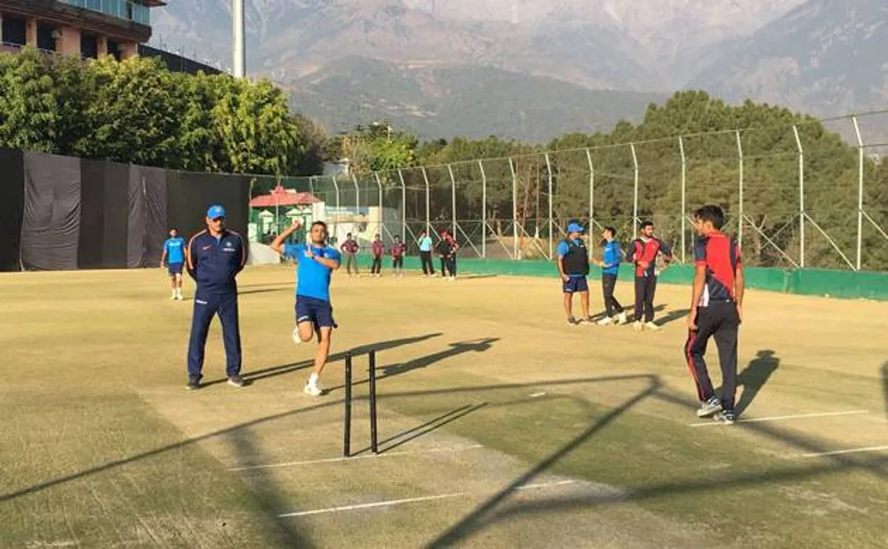 IND vs SL: धर्मशाला पहुंची भारतीय टीम, पहले वनडे मैच में बारिश की खतरा