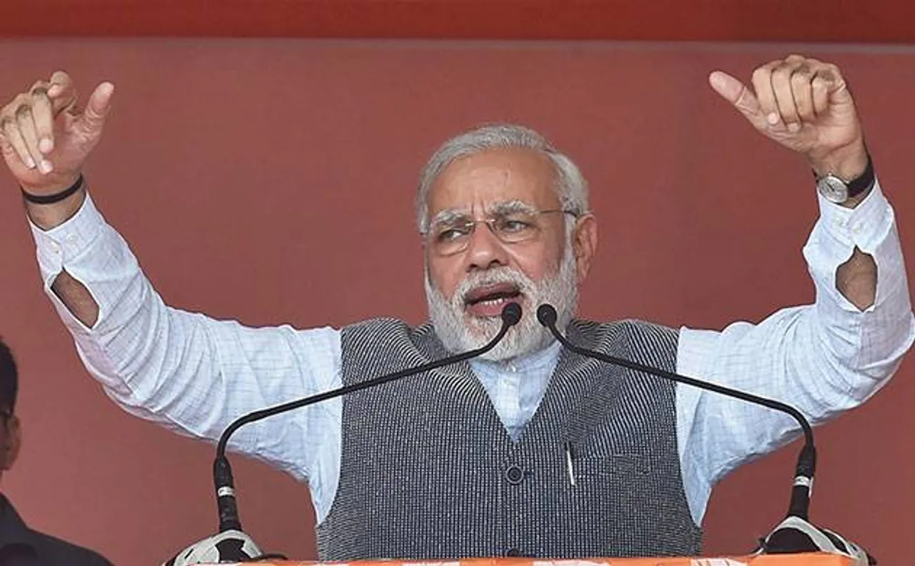 राहुल पर पीएम मोदी का तंज, पूछा- क्या गैस कनेक्शन, टॉयलेट अंबानी, अडानी, टाटा के लिए है?