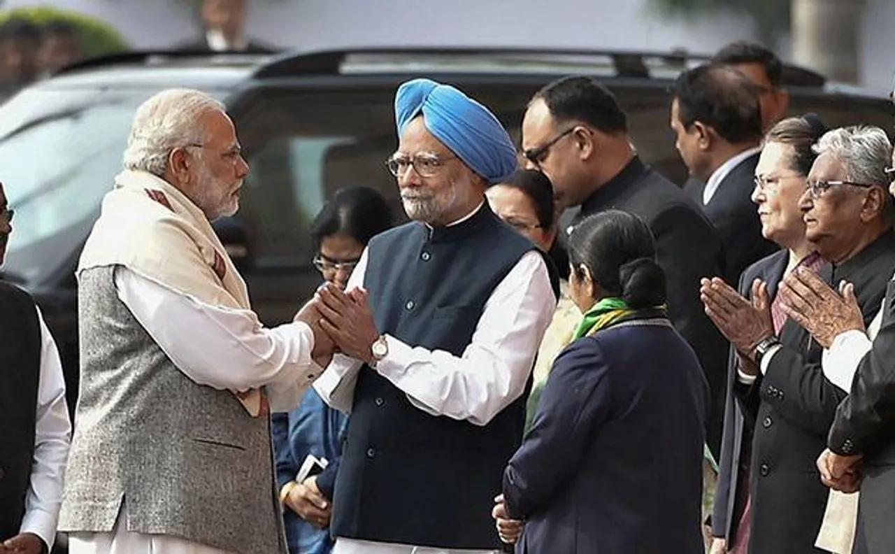 तल्खी भरे चुनावी माहौल के बीच यूं मिले मोदी-मनमोहन, राहुल भी दिखे खुश