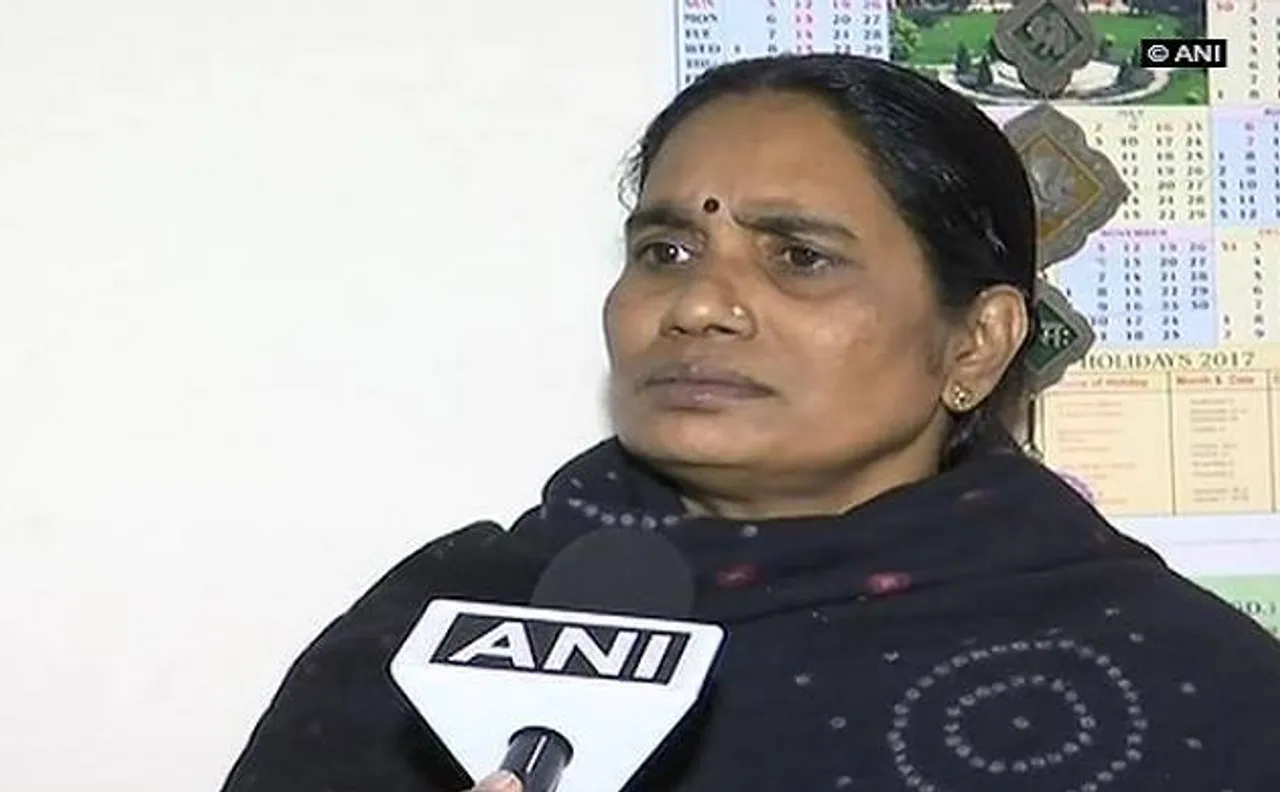 निर्भयाकांड के पांच साल, मां ने कहा- अभी तक नहीं मिला न्याय