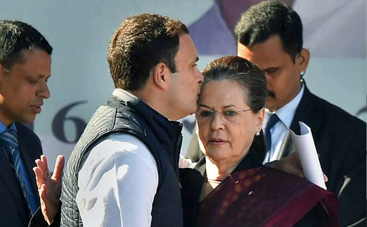 कांग्रेस में राहुल की नई पारी, सोनिया गांधी की मौजूदगी में संभाली पार्टी की कमान