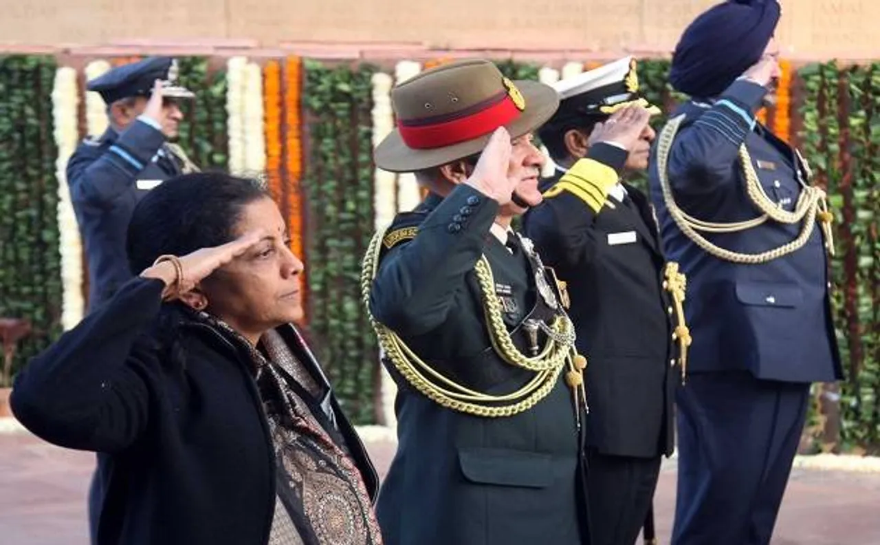 'विजय दिवस' पर निर्मला सीतारमण ने 1971 के युद्ध में शहीद हुए भारतीय हीरो को दी श्रद्धांजलि
