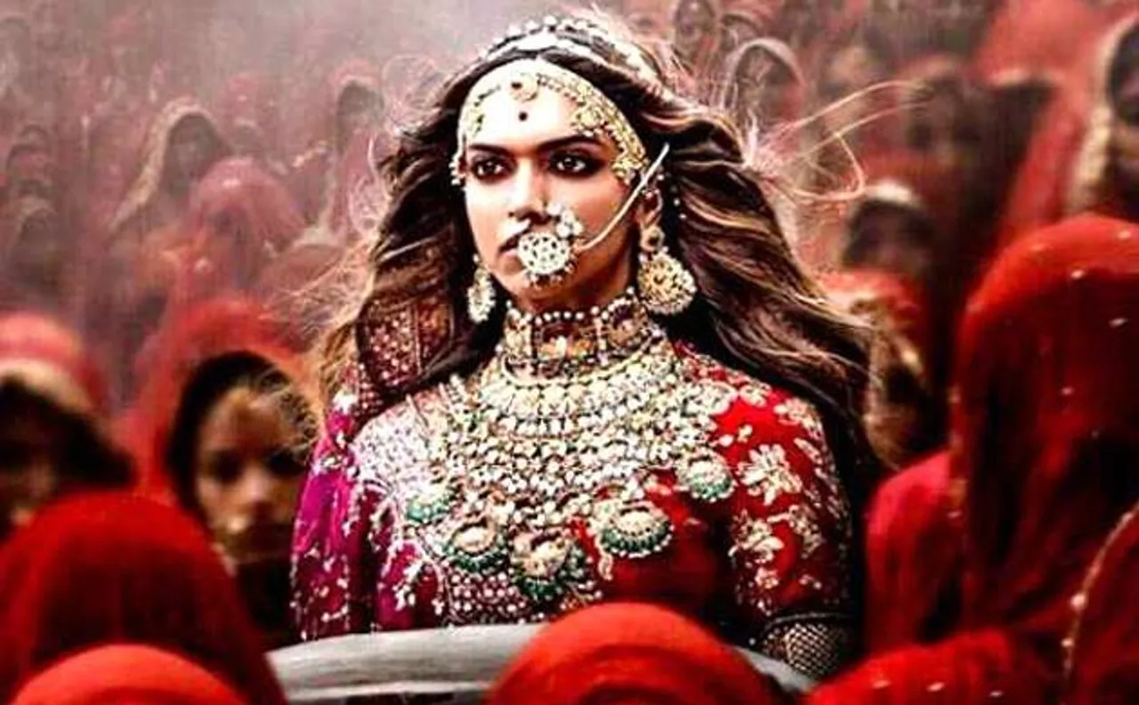 'पद्मावती' के लिए फैंस को अभी और करना पड़ सकता है इंतजार!