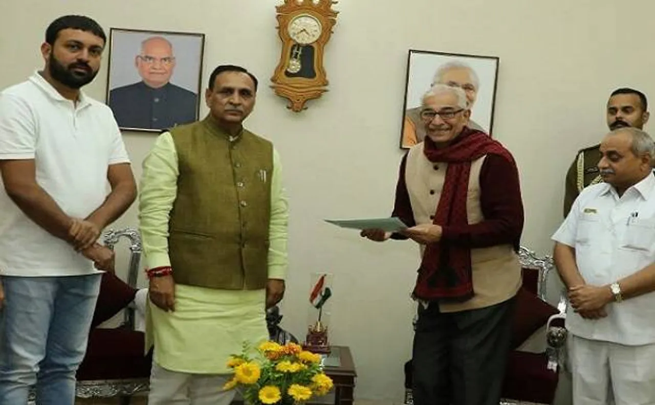 गुजरात: सीएम विजय रुपाणी ने मंत्रियों के साथ दिया इस्तीफा, अब बनेगी नई सरकार