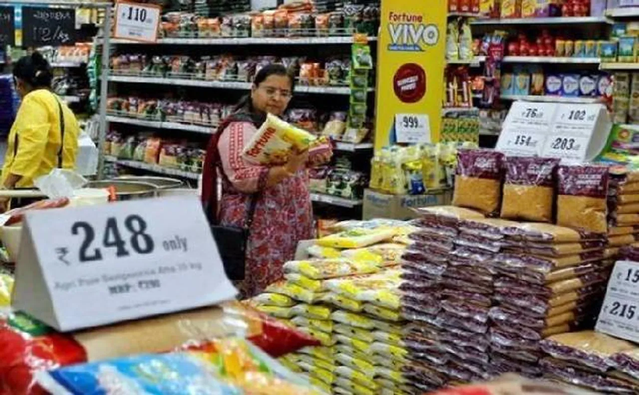 GST की नई दरों के MRP स्टीकर लगाने की समयसीमा बढ़ी, सरकार रखेगी कारोबारियों पर नज़र