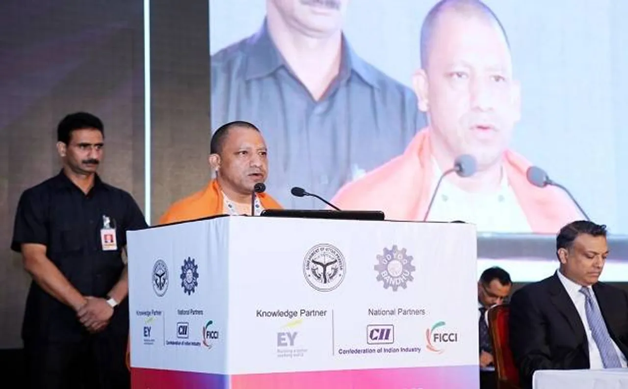 28 सालों का अंधविश्वास तोड़कर सीएम योगी ने नोएडा का किया दौरा, अखिलेश ने कसा तंज
