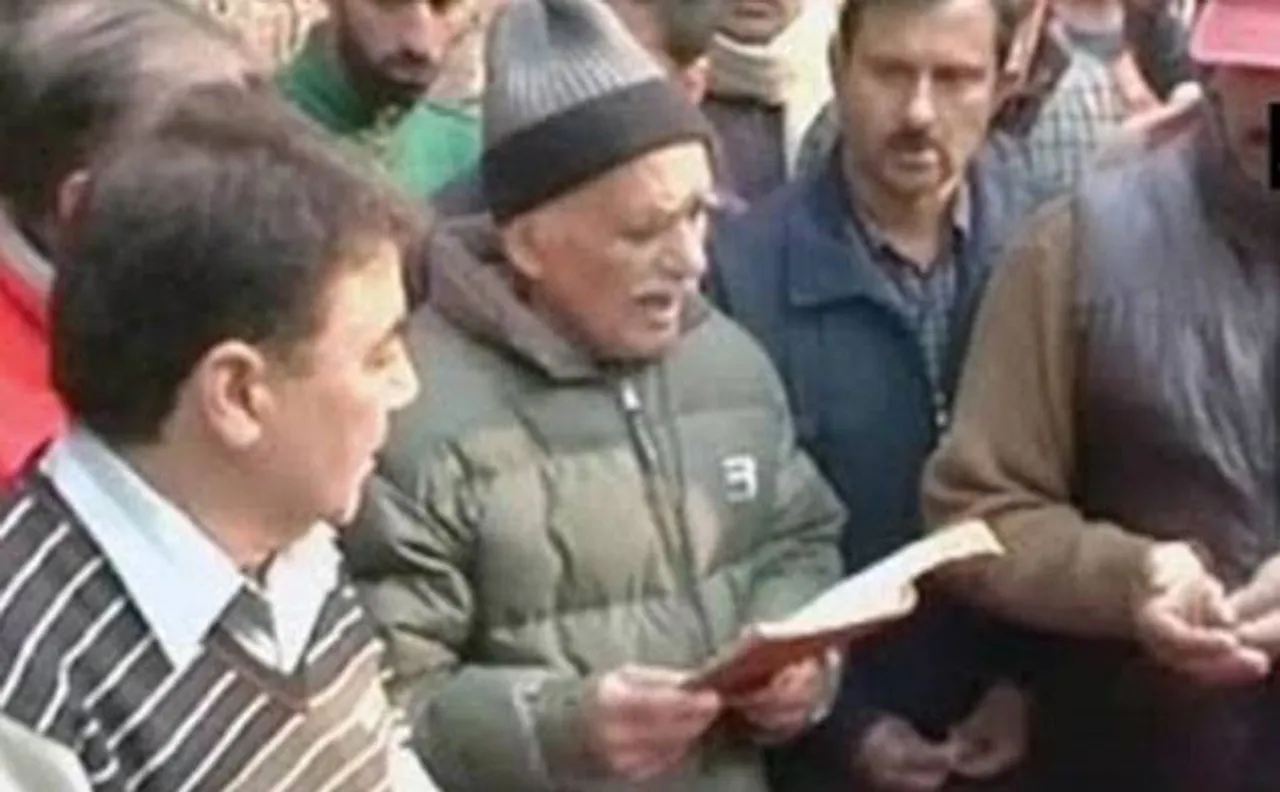 कश्मीरी पंडित महिला की मौत पर उमड़ा मुस्लिम पड़ोसियों का सैलाब, नम आंखों से दी अंतिम विदाई